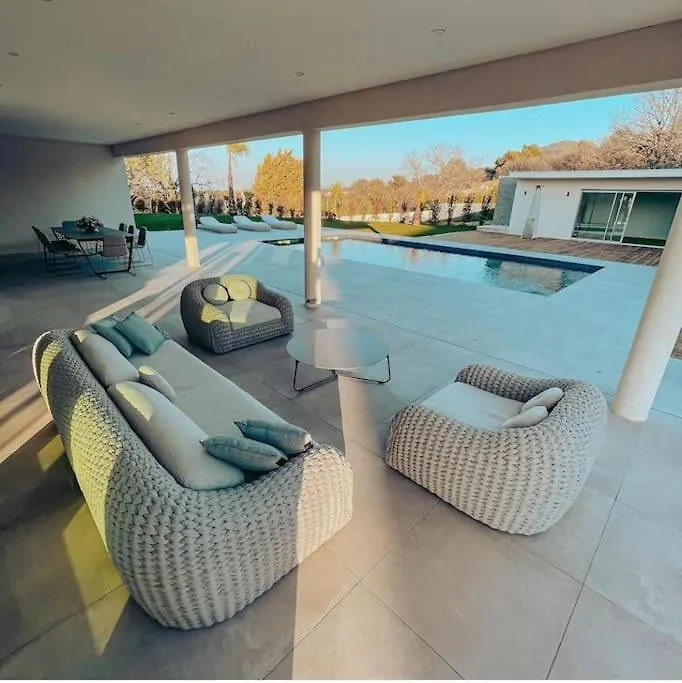 La Villa Sainte-Victoire / Luxury Villa South Of France Mimet